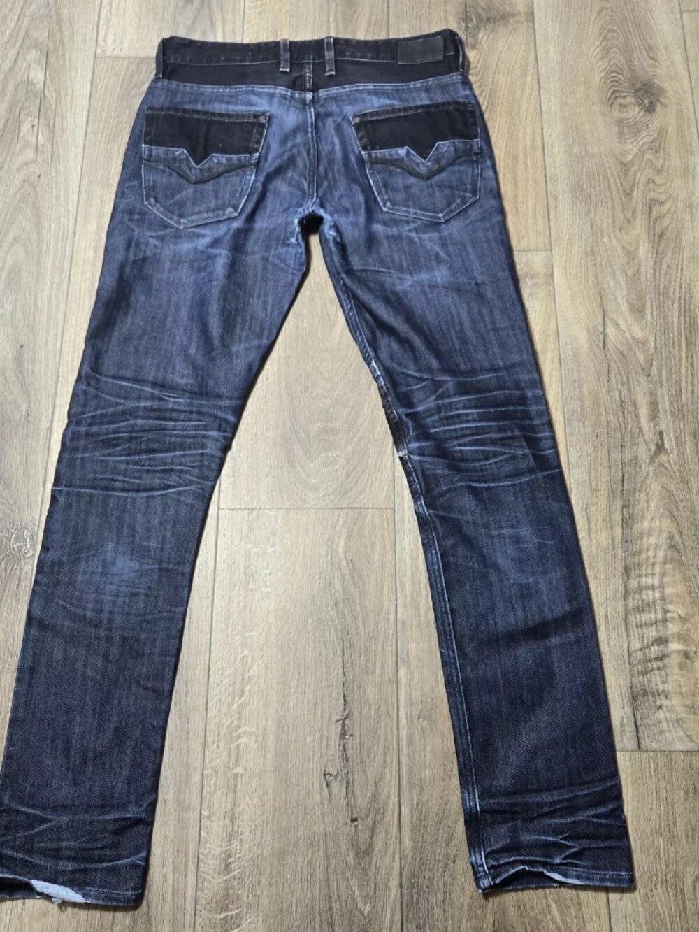 Guess "Black and Blue" concept, two-tone blue jeans - Picture 2 of 10